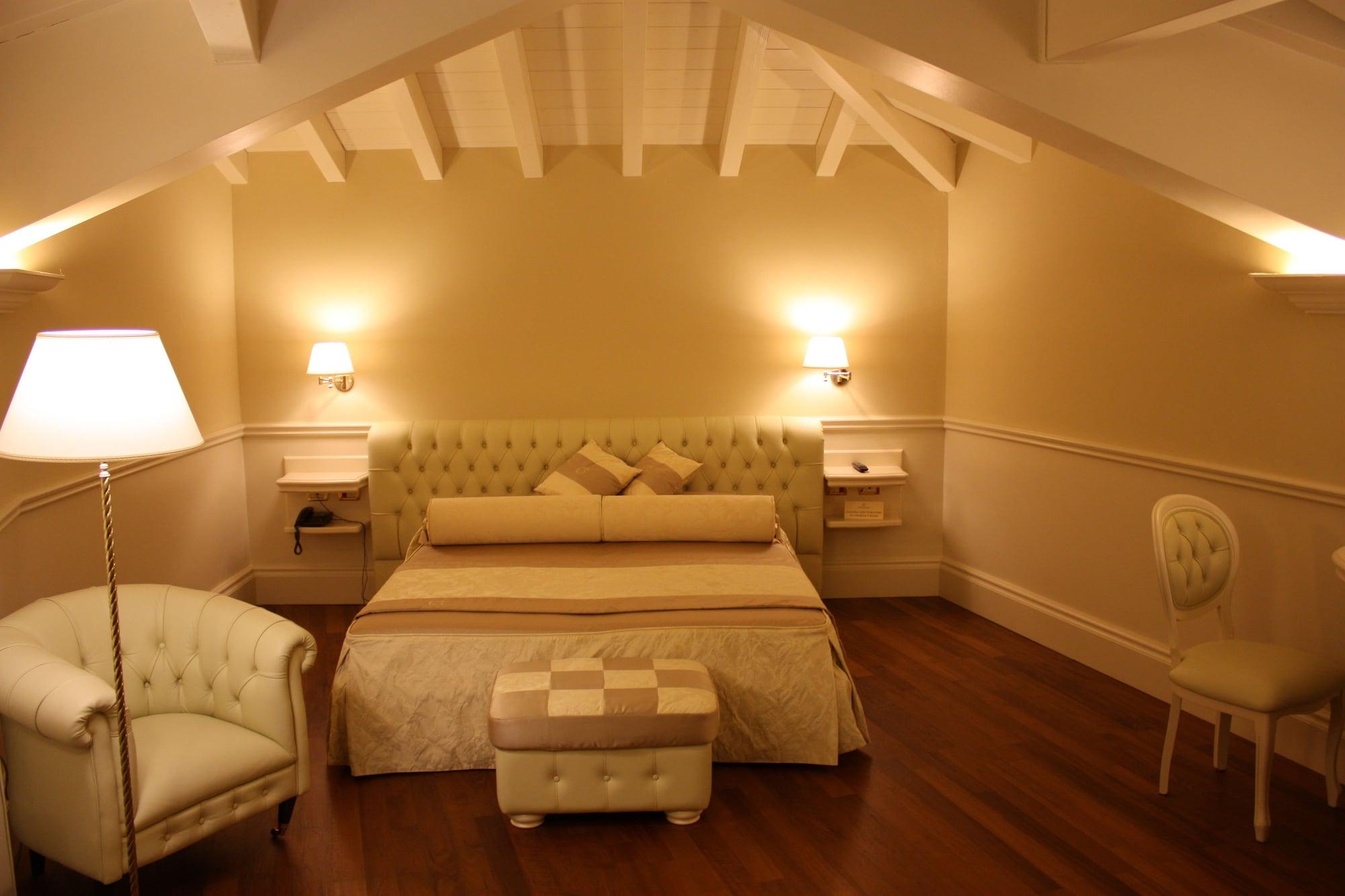 Suite Hotel Santa Chiara Lecce Esterno foto
