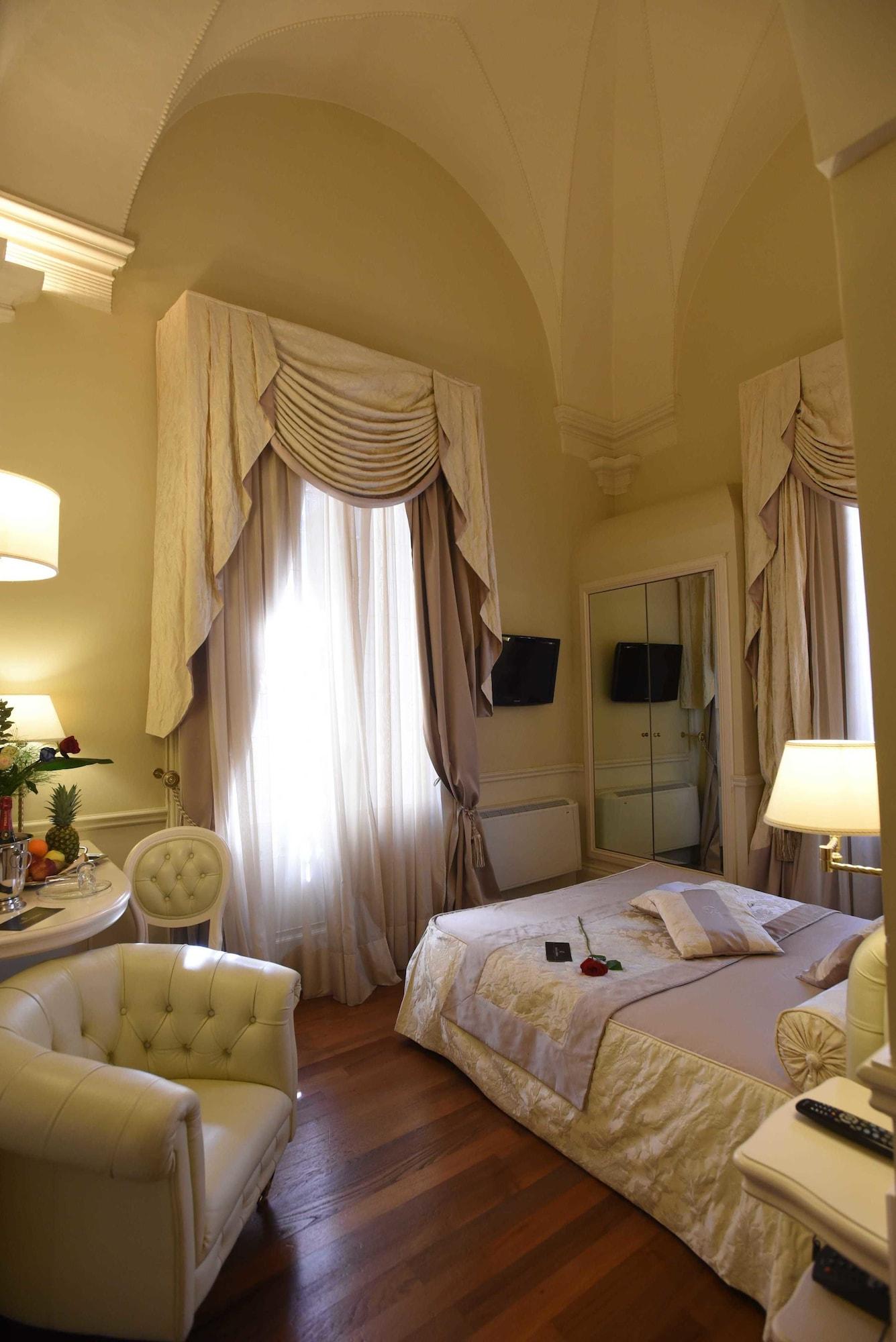 Suite Hotel Santa Chiara Lecce Esterno foto