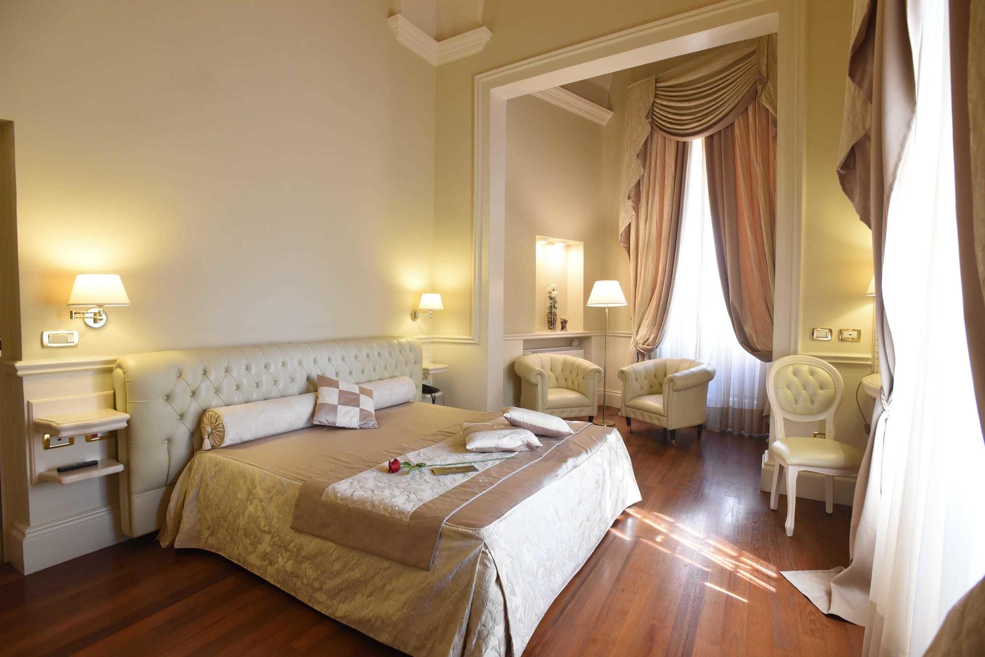 Suite Hotel Santa Chiara Lecce Esterno foto