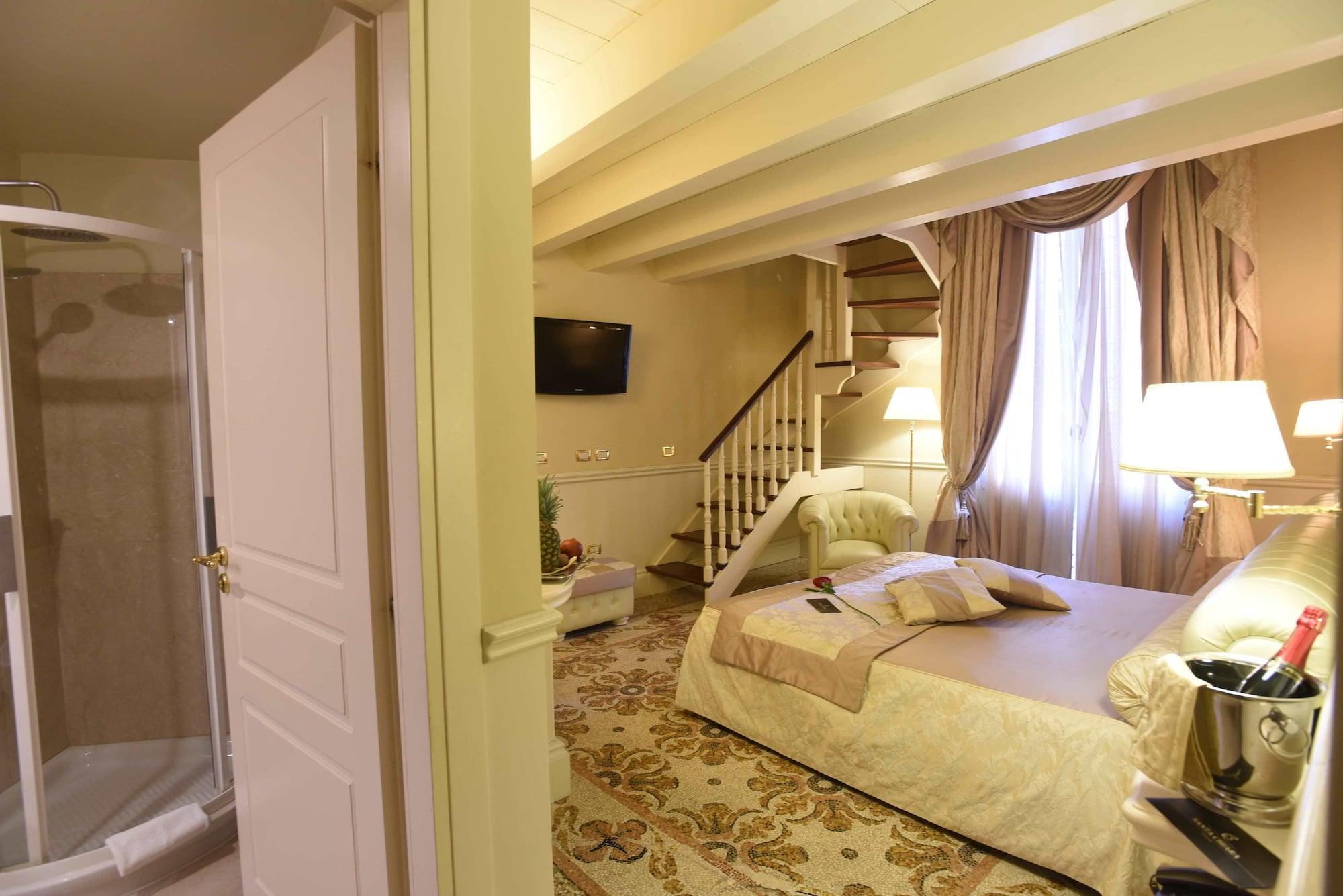 Suite Hotel Santa Chiara Lecce Esterno foto