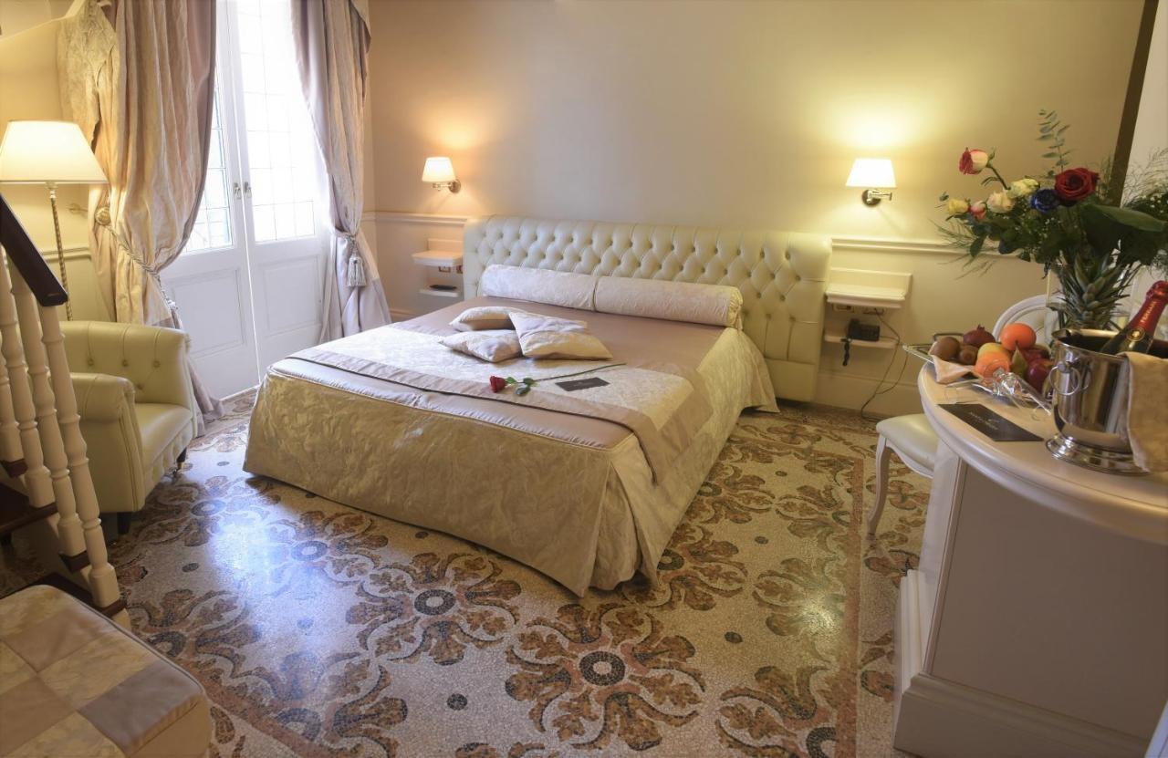 Suite Hotel Santa Chiara Lecce Esterno foto