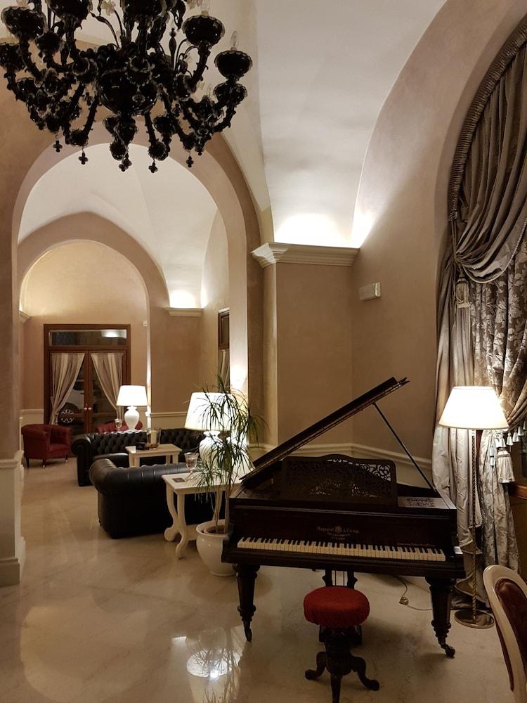 Suite Hotel Santa Chiara Lecce Esterno foto