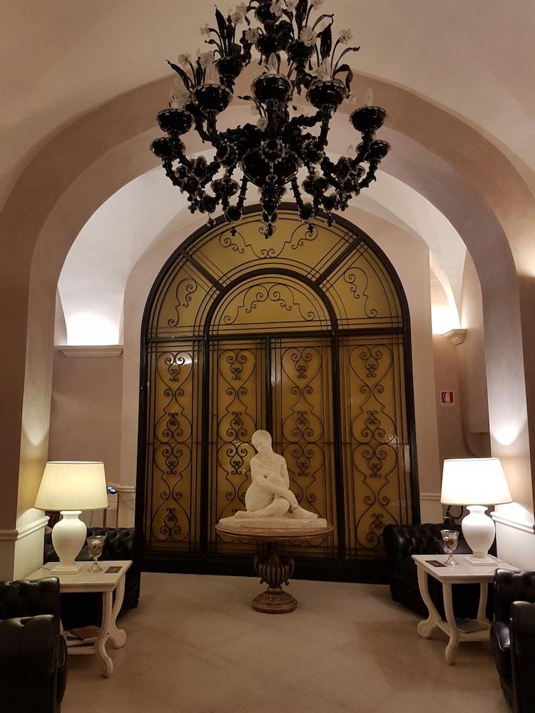 Suite Hotel Santa Chiara Lecce Esterno foto