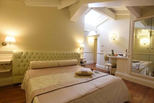 Suite Hotel Santa Chiara Lecce Esterno foto