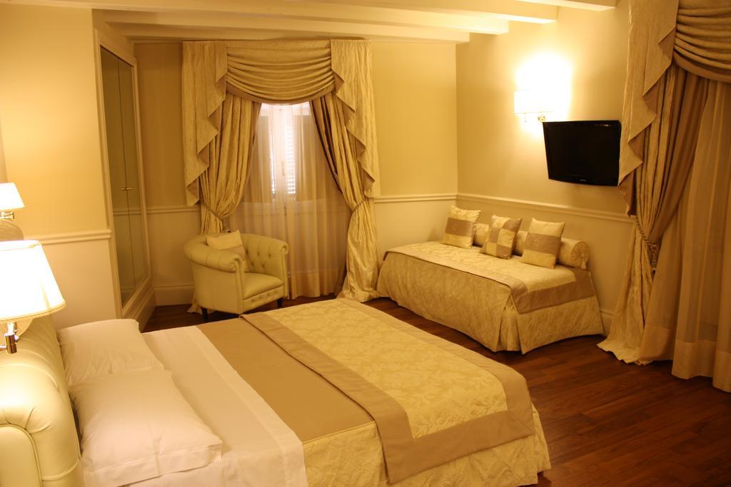 Suite Hotel Santa Chiara Lecce Esterno foto