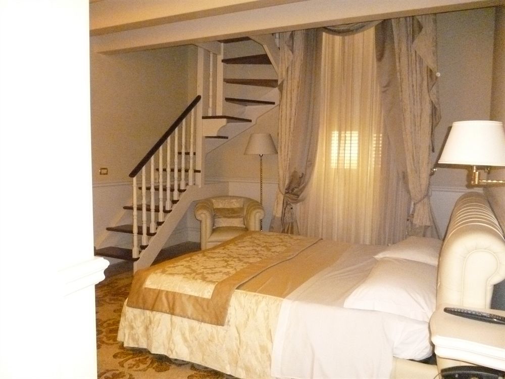 Suite Hotel Santa Chiara Lecce Esterno foto